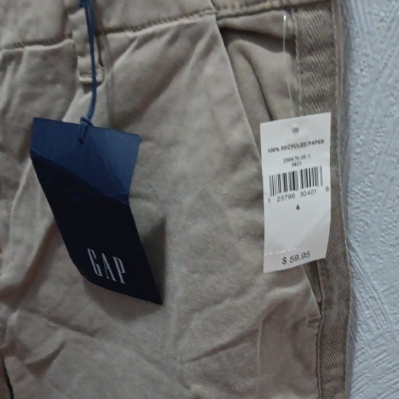 GAP Men's Khaki Chinos - Picture 2 of 4